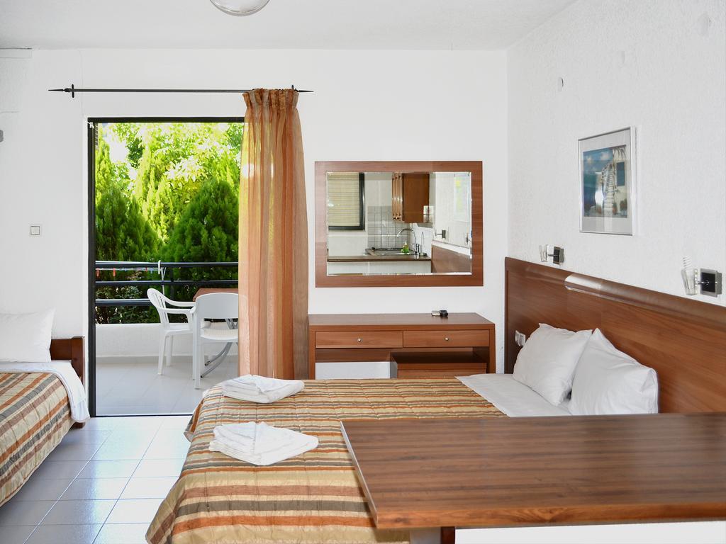 Magdas Kamares Poros Town Zimmer foto